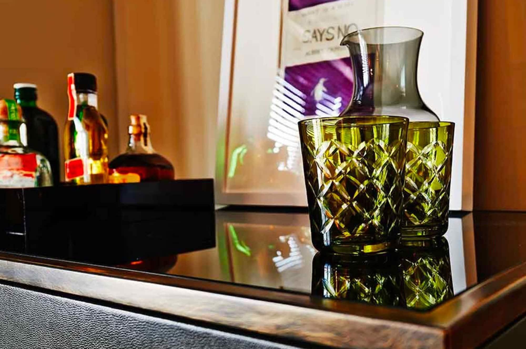 Sixty Soho Hotel Ню Йорк Екстериор снимка A bottle of Hypnotic Poison