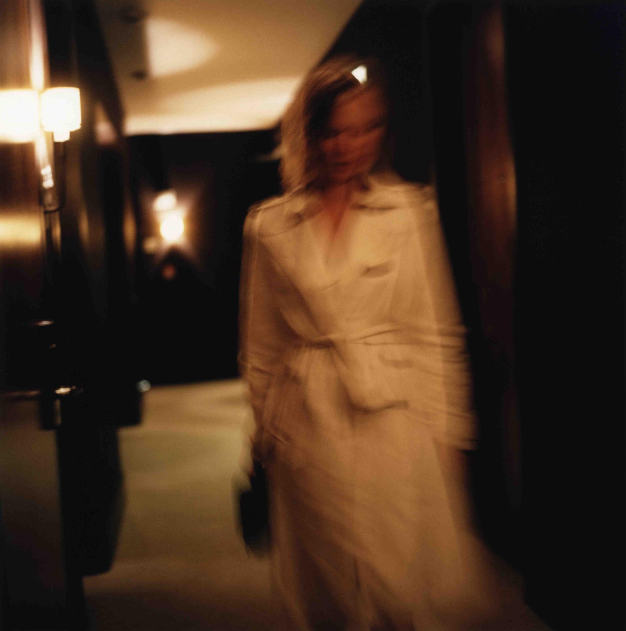 Sixty Soho Hotel Ню Йорк Екстериор снимка A woman wearing a bathrobe